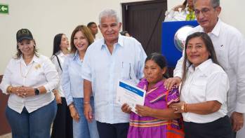 Entrega de soluciones habitacionales y títulos de propiedad para familias de Chiriquí y la comarca Ngäbe Buglé.