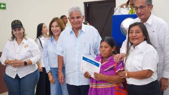 Entrega de soluciones habitacionales y títulos de propiedad para familias de Chiriquí y la comarca Ngäbe Buglé.