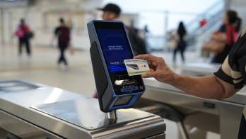 También recordó que los usuarios cuentan con canales digitales.