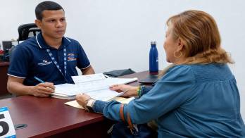 Exhorta a los consumidores a presentar sus quejas formales.
