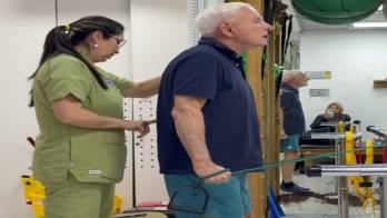 El exgobernante explicó que encuentra bajo tratamiento médico, realizándose terapias y diversos exámenes.