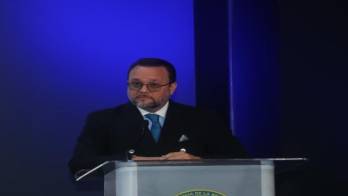 Julio Moltó, ministro de Comercio e Industrias.