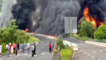 Según reportes preliminares aún no confirmados por las autoridades, se presume que el conductor del vehículo habría perdido la vida.