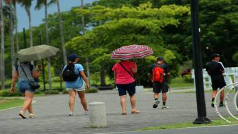 Habrá periodos de cielo parcialmente nublado, lluvias dispersas y altas temperaturas.