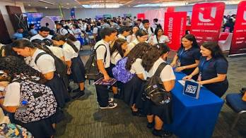 Los estudiantes conocieron la oferta académica de 21 universidades nacionales e internacionales.