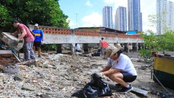 Plásticos, botellas y otros residuos sólidos fueron retirados durante la jornada.