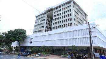 Fachada del Edificio Hatillo, sede principal de la Alcaldía de Panamá.