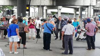 La institución recomendó a los beneficiarios confirmar con anticipación su modalidad de pago.