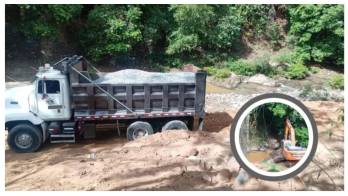 Evidencia de los trabajos con maquinaria pesada en el cauce del río.