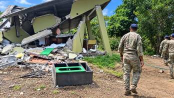 Los aeronaves realizan patrullajes para verificar las condiciones de las zonas perjudicadas.