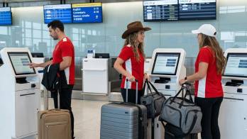 Decenas de seguidores emprenden el viaje con la esperanza de alentar al equipo desde las gradas