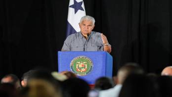 El mandatario anunció que el gobierno instalará pantallas en diferentes puntos del país.