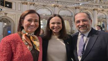 Compartió con la líder venezolana y Premio Nobel de la Paz 2025, María Corina Machado.