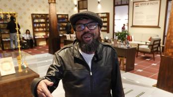 El actor Ubeimar Ríos durante un evento celebrado el pasado 25 de abril. Con solo una película en su haber y una limitada experiencia, el colombiano Ubeimar Ríos ha conseguido una nominación a los Premios Platino por su labor en 'Un poeta', un reconocimiento inesperado que representa más un comienzo que una consolidación, como reconoce en una entrevista con EFE.