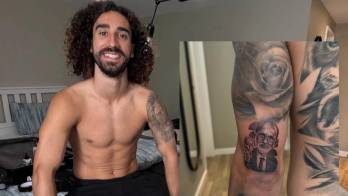 Marc Cucurella mostrando el resultado.