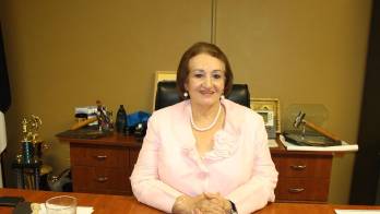 La rectora de la Unachi, Etelvina de Bonaga.