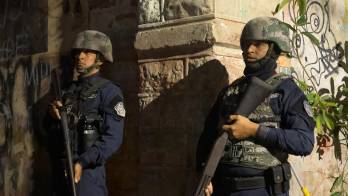 Como resultado de la “Operación Control Territorial Focalizada”, desarrollada por el Ministerio de Seguridad Pública, del 15 al 22 de abril de 2026, se logró la aprehensión de 768 personas, de las cuales 493 fueron por oficios, 64 en flagrancia y 23 vinculadas al microtráfico.