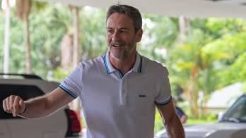 El técnico Thomas Christiansen llegando a la concentración.
