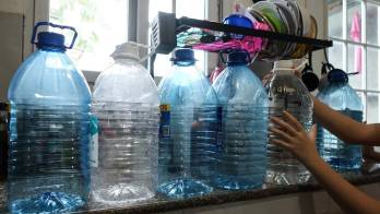 Los residentes de varias barriadas relativamente nuevas en Panamá Este están padeciendo por la escasez y presionan por una respuesta.
