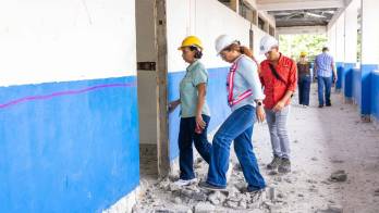 Las autoridades evalúan alternativas para garantizar que los estudiantes de las comunidades afectadas puedan completar el año escolar.