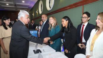 El presidente Mulino y la ministra de Mitradel presentes en el lanzamiento de la Ley de Pasantías.