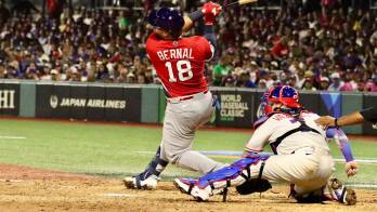 Leonardo Bernal bateó de 5-1.