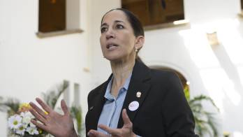 La ministra de Cultura de Panamá, María Eugenia Herrera, habla en una entrevista con EFE, en Washington (Estados Unidos).