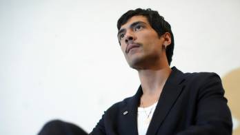 El actor mexicano Diego Calva asegura estar más preocupado en la actualidad por el avance de la derecha latinoamericana que de la política estadounidense, este lunes en Morelia (México). EFE/ Iván Villanueva