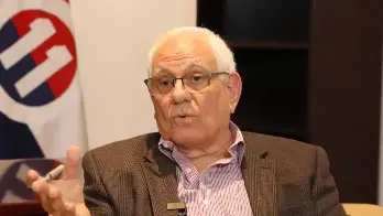 También formó parte del gobierno de Ernesto Pérez Balladares como Ministro de Trabajo.