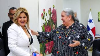 Lilibeth Cárdenas, directora de Senniaf y la ministra Beatriz Carles de Arango.