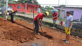 Cuadrillas le meten mano a las ruinas para devolverle la tranquilidad a los afectados en Chiriquí.