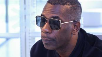 Captura de video del 19 de marzo de 2026 que muestra al cantante panameño Nando Boom hablando en una entrevista con EFE en Ciudad de Panamá (Panamá). EFE/ Carlos Lemos