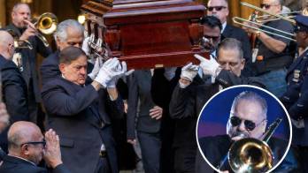 El féretro de Willie Colón fue llevado en hombros tras la misa celebrada en la Catedral de San Patricio, mientras trombones y aplausos acompañaban el último adiós al ícono de la salsa.