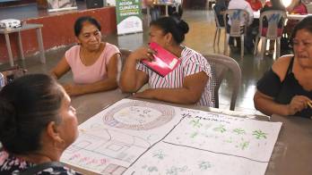 Fotografía del 19 de mayo de 2026 que muestra a agricultores de comunidades del corredor seco de Jalapa, recibiendo capacitaciones de Tecnología y Monitoreo Climático, en San Pedro Pinula (Guatemala).