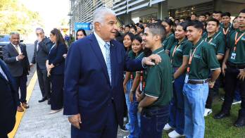 Inauguran el Centro de Especialidades Agropecuarias con 100 becarios