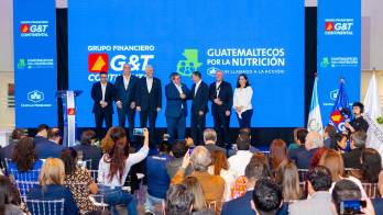 Asistentes a una rueda de prensa de Guatemaltecos por la Nutrición y Grupo Financiero G&amp;T Continental en Huehuetenango (Guatemala).