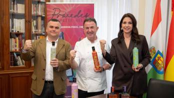 El cocinero con más estrellas Michelin de habla hispana, Martín Berasategui (c), ha sido presentado este jueves, en un acto celebrado en el Centro Riojano de Madrid.