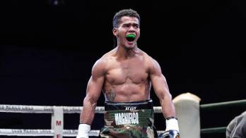 José Núñez celebra tras noquear al cubano Erislandy Álvarez en Santiago de Chile y conquistar el título Continental Americas AMB.