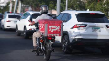 Motorizados de PedidosYa protestan: ¿por qué sus ingresos caen?