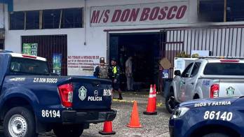 El sospechoso fue trasladado al Hospital Irma de Lourdes Tzanetatos, donde quedó bajo custodia policial mientras se recupera de las heridas.
