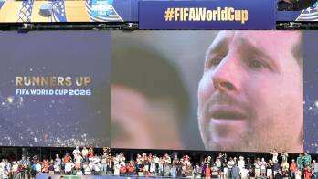 Lionel Messi de Argentina reacciona este domingo, en el partido de la final del Mundial de la FIFA 2026 entre España y Argentina en el estadio MetLife en Nueva Jersey (Estados Unidos).