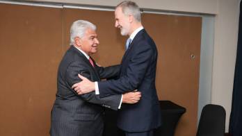 El presidente José Raúl Mulino y el rey de España, Felipe VI.
