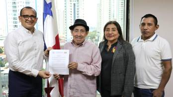 Una delegación de autoridades tradicionales entregó la resolución correspondiente.