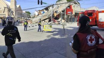 EDIFICACIONES COLAPSARON. SIGUEN LAS LABORES DE BÚSQUEDA DE DESAPARECIDOS.