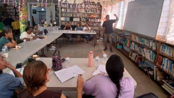 En esta oportunidad su conferencia fue “Claves de la novela contemporánea”, y la dictó en la Biblioteca Hortencio De Icaza, en La Chorrera.