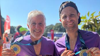 Fotografía cedida por León (i) y Johnny Hamui, posando tras participar en la Maratón TCS de Sídney 2026 en Sídney (Australia). EFE/ León y Johnny Hamui /SOLO USO EDITORIAL /NO VENTAS /SOLO DISPONIBLE PARA ILUSTRAR LA NOTICIA QUE ACOMPAÑA /CRÉDITO OBLIGATORIO