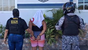 Una mujer fue aprehendida en Burunga, Arraiján, tras un allanamiento en el que se le decomisó presunta sustancia ilícita.