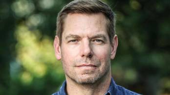 Fotografía tomada de la campaña electoral del candidato a gobernador de California, el demócrata Eric Swalwell. EFE/ Swalwell for Governor