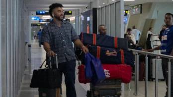 Leonardo Bernal, emocionado de ver s su familia.