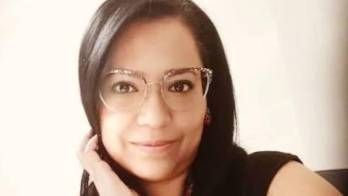 Lucy Manzané, la autora.